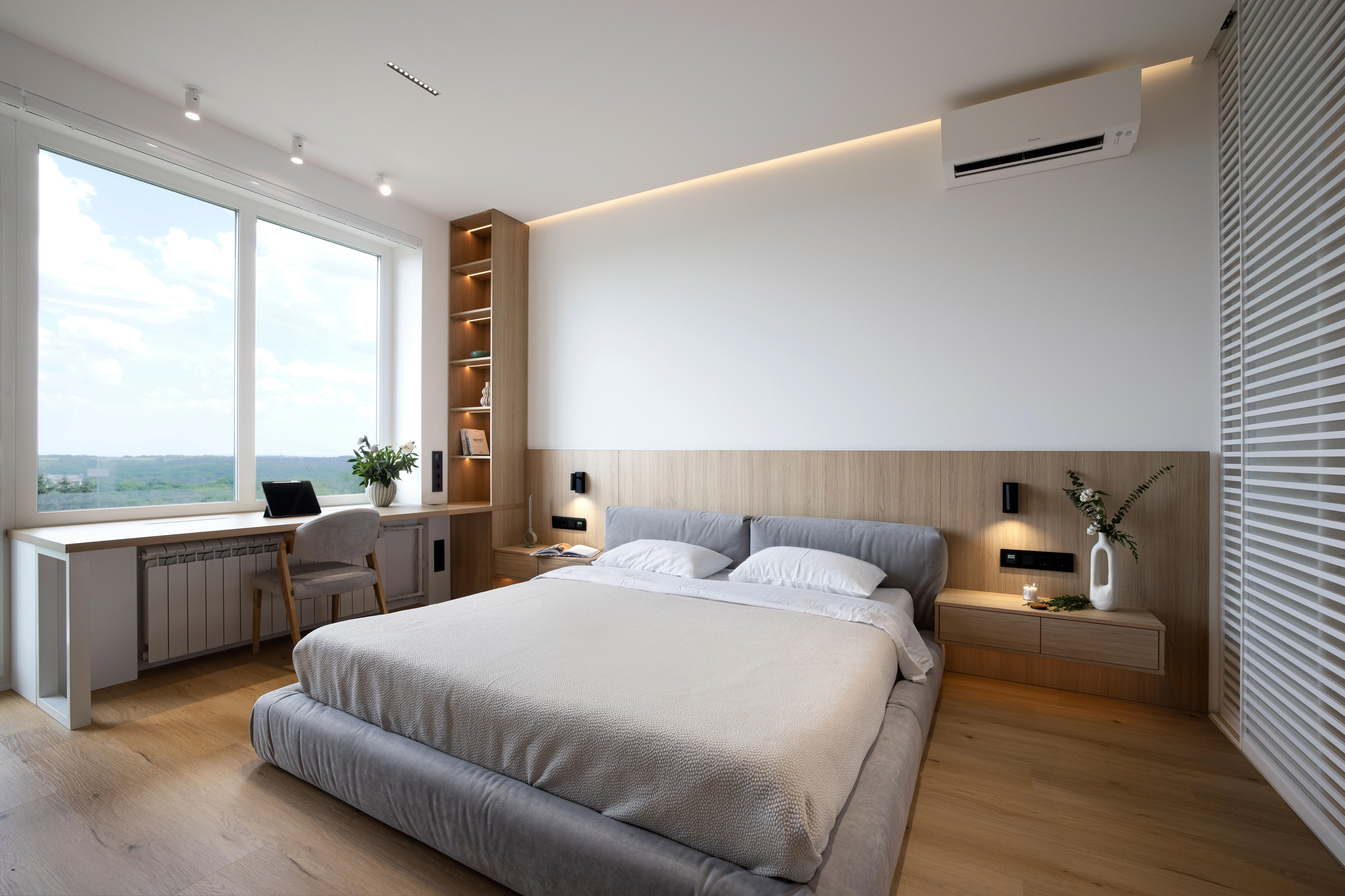 A space without noise, yet with a strong architectural voic